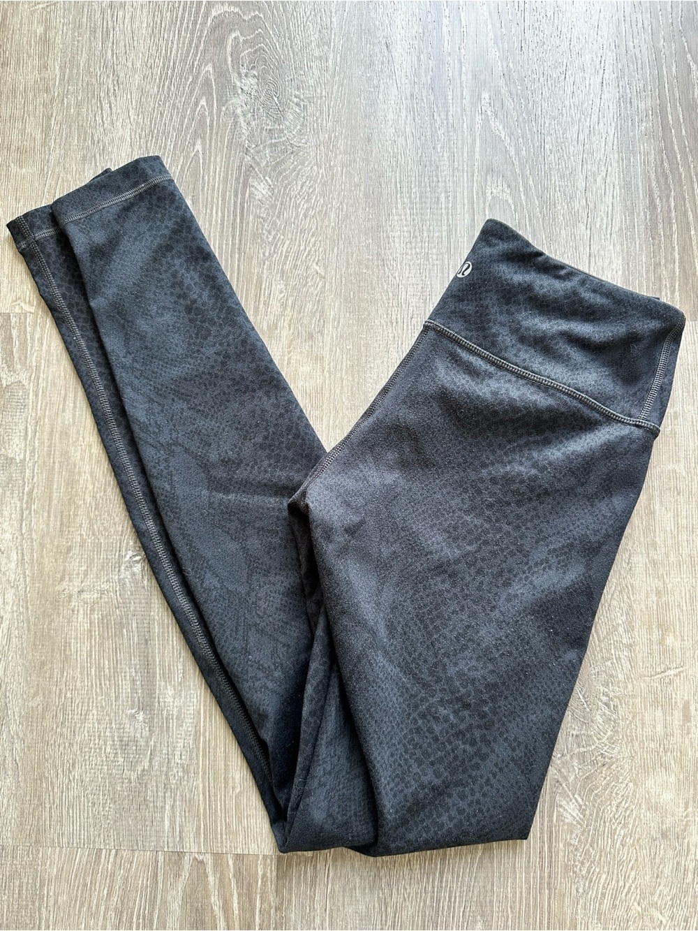 Lululemon leggings size 6